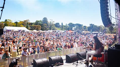 El Festival de Sonidos Vibra con la Energía Inigualable de Xavier Rudd! Una Noche Mágica bajo las Estrellas