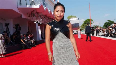 ¡El Baile Sorpresa de Yalitza Aparicio en Oaxaca: Un Festín de Cultura y Alegría!