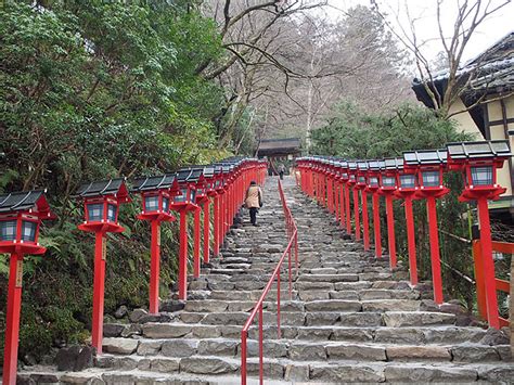 京都駅から貴船神社：古都の神秘と現代の交差点