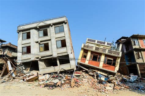 旅行中 地震 帰れない：自然と人間の狭間で